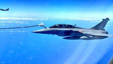 Photo of Deadly Rafale jets on their way to India! See the STUNNING PICS of their mid-air refuelling