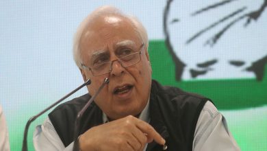 Photo of Kapil Sibal takes a jibe at Sachin Pilot, says ‘you can’t make the party a tamasha before the public’